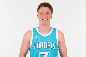  效率需要提高！4号秀克尼佩尔21中8拿到21分5板2助