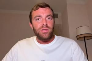 罗马诺辟谣:巴萨目前并不想签邓弗里斯,他们满意右后卫现有配置